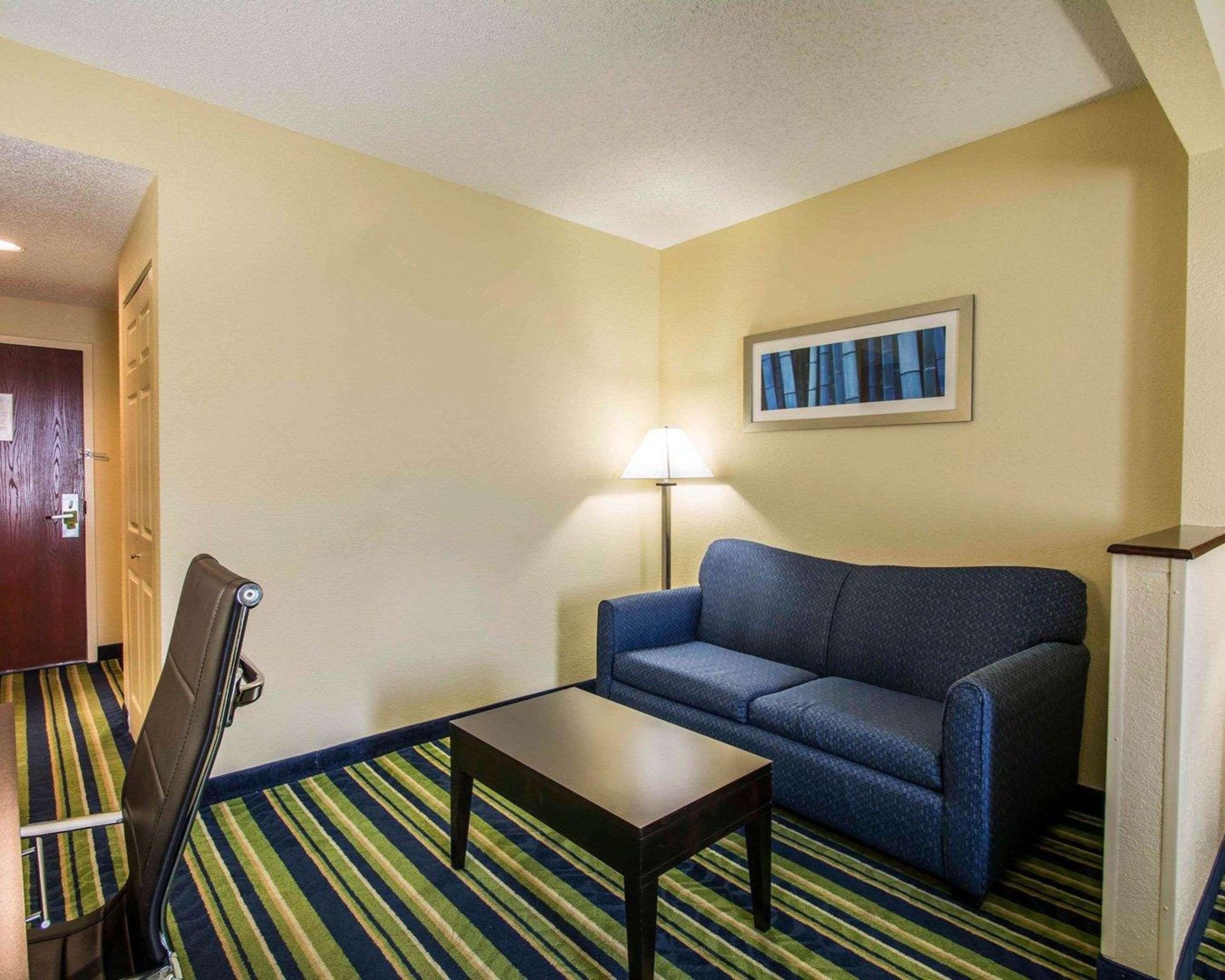 Comfort Inn & Suites Lantana - West Palm Beach South Exterior photo