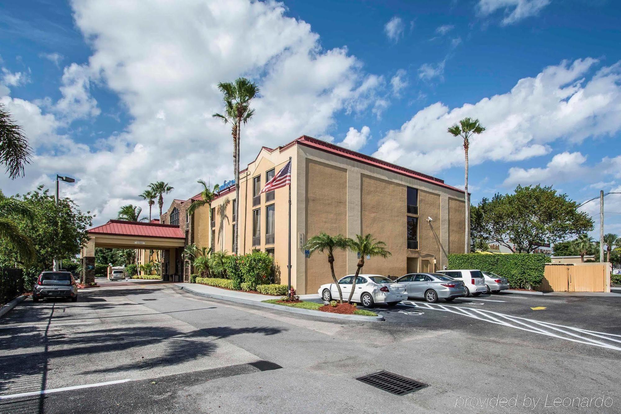Comfort Inn & Suites Lantana - West Palm Beach South Exterior photo