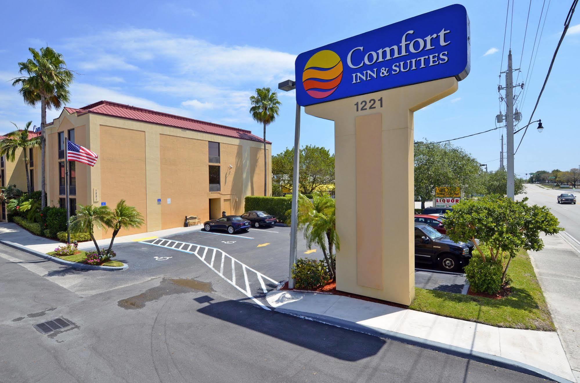Comfort Inn & Suites Lantana - West Palm Beach South Exterior photo